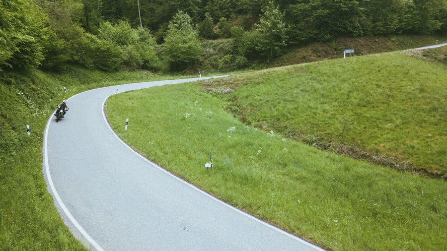 Kurvenstraße Schweizer Jura